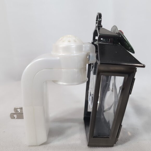 Bath & Body Works Wallflower Plug Christmas Lantern Nightlight Holly Holiday - Picture 3 of 9